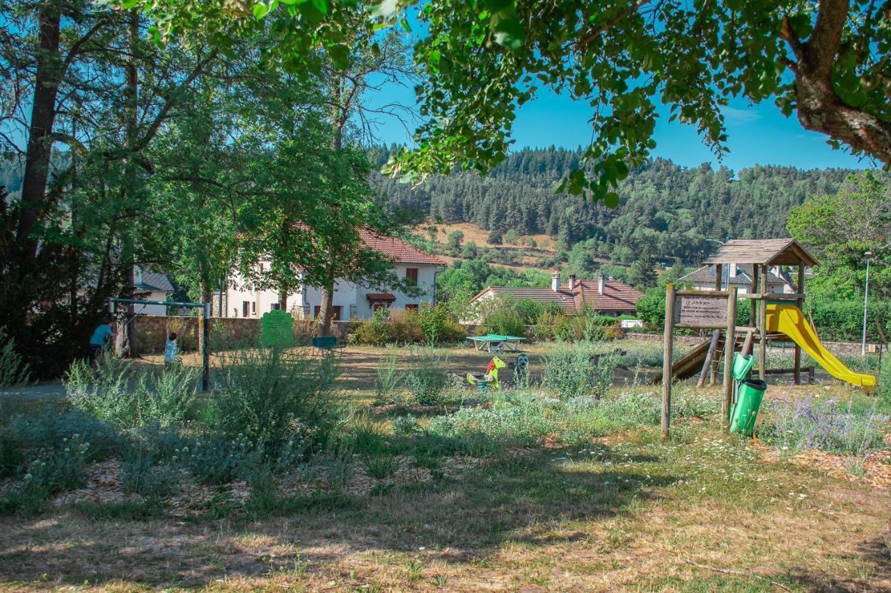 Villages De Gites Le Pigeonnier Le Malzieu-Ville المظهر الخارجي الصورة
